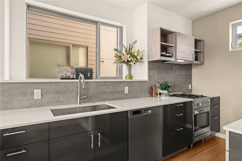 Property photo for 4052 30th Avenue SW, Seattle photo 6