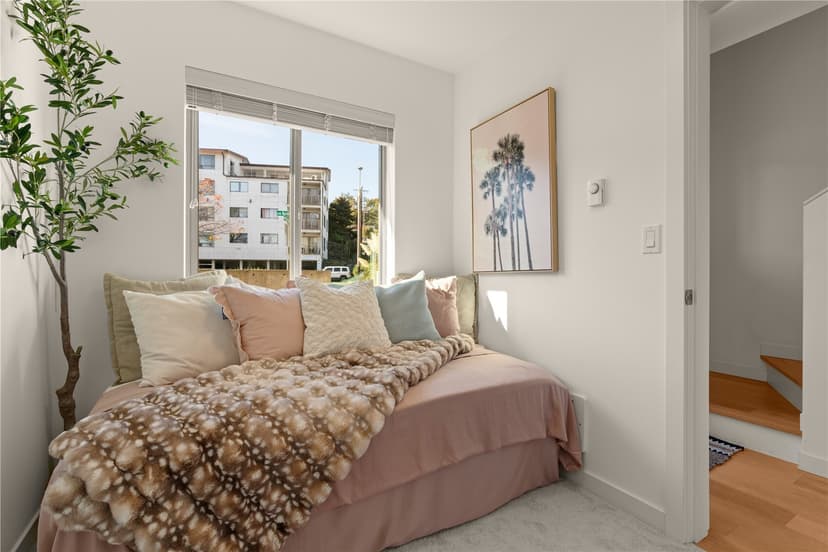 Property photo for 4052 30th Avenue SW, Seattle photo 17