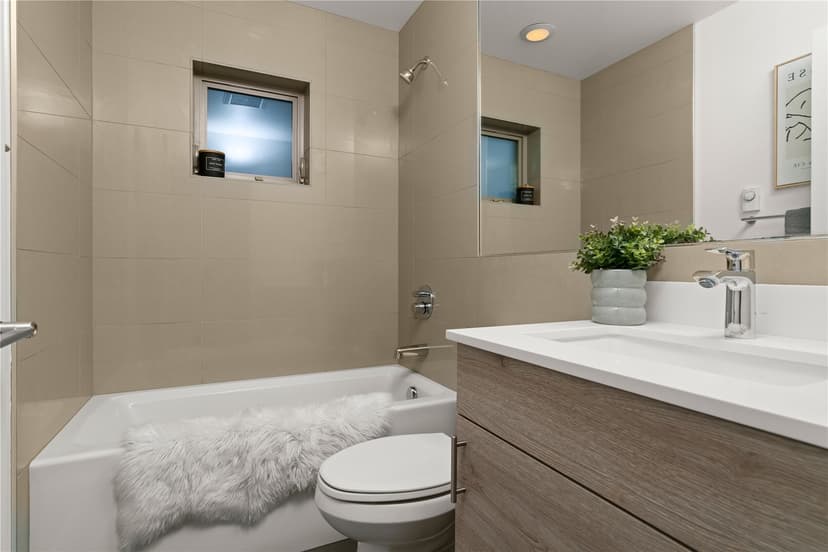Property photo for 4052 30th Avenue SW, Seattle photo 11