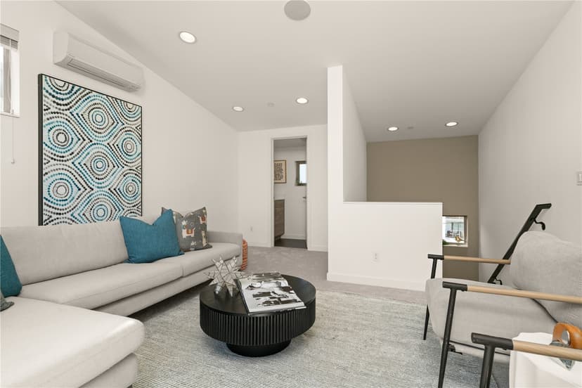 Property photo for 4052 30th Avenue SW, Seattle photo 9