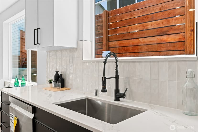 Property photo for 10706 Linden Avenue N, Seattle photo 10