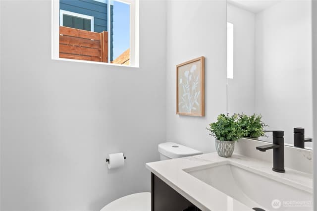 Property photo for 10706 Linden Avenue N, Seattle photo 3