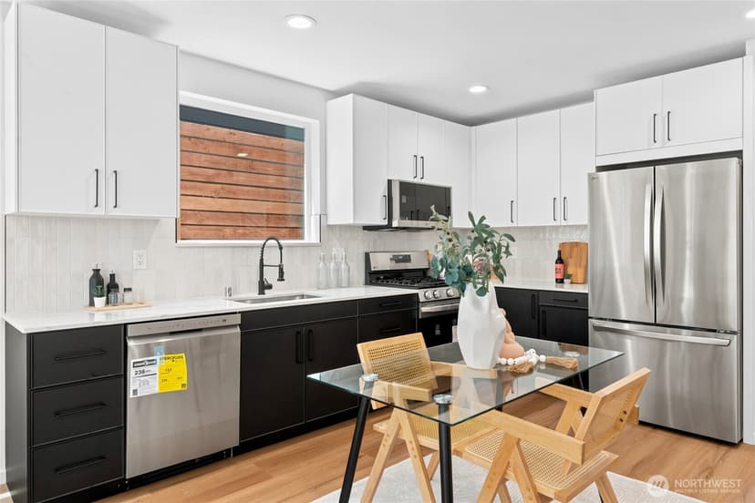 Property photo for 10706 Linden Avenue N, Seattle photo 5