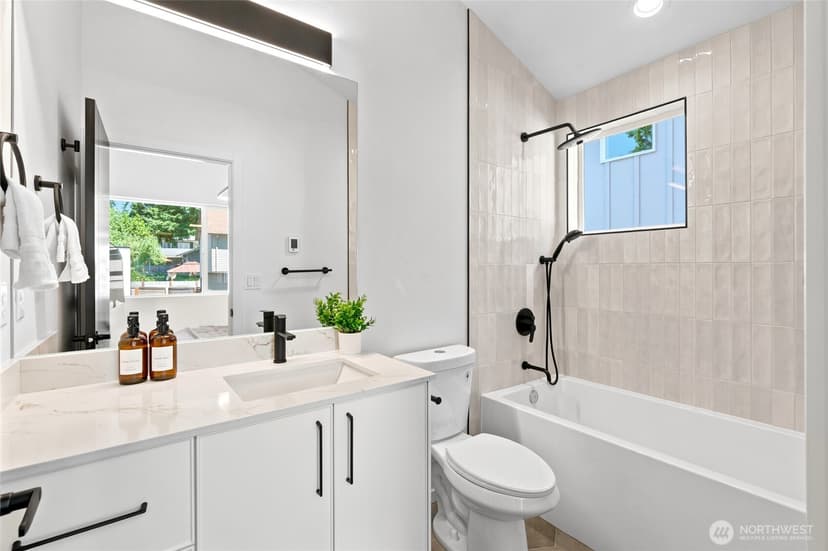 Property photo for 10706 Linden Avenue N, Seattle photo 18