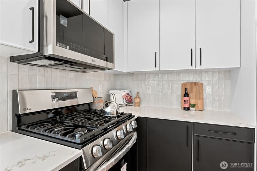 Property photo for 10706 Linden Avenue N, Seattle photo 9