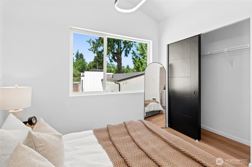 Property photo for 10706 Linden Avenue N, Seattle photo 16