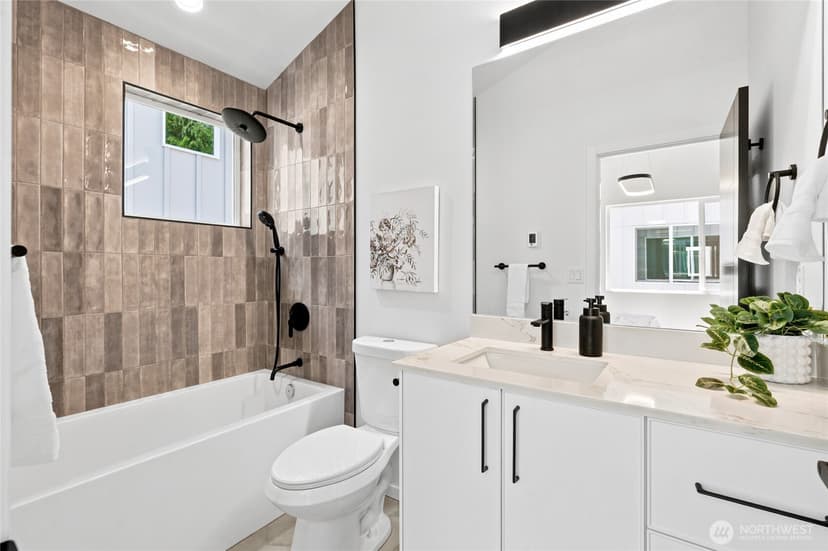 Property photo for 10706 Linden Avenue N, Seattle photo 14