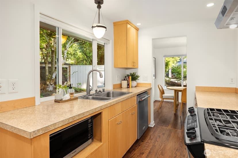 Property photo for 4233 NE 88th Street, Seattle photo 9
