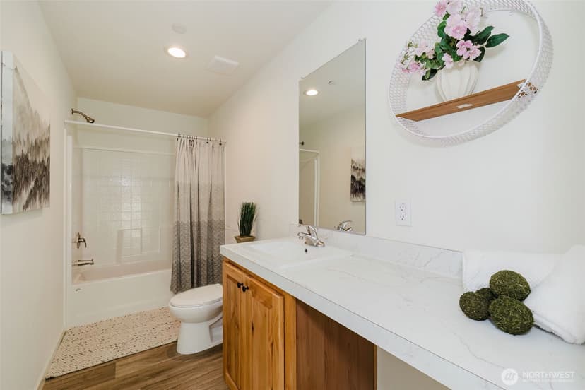 Property photo for 2050 1st Avenue W, Bremerton photo 19