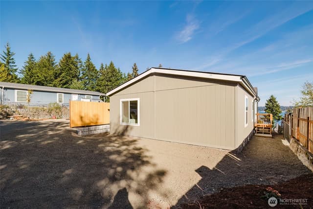 Property photo for 2050 1st Avenue W, Bremerton photo 3