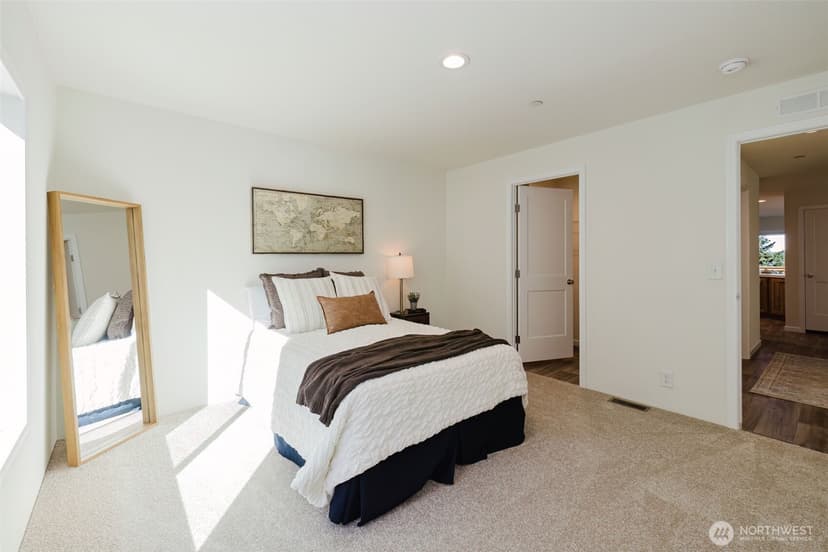 Property photo for 2050 1st Avenue W, Bremerton photo 18