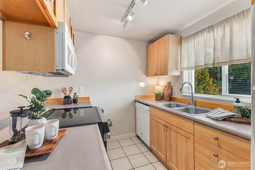 Property photo for 14124 NE 181st Place #H302, Woodinville photo 16