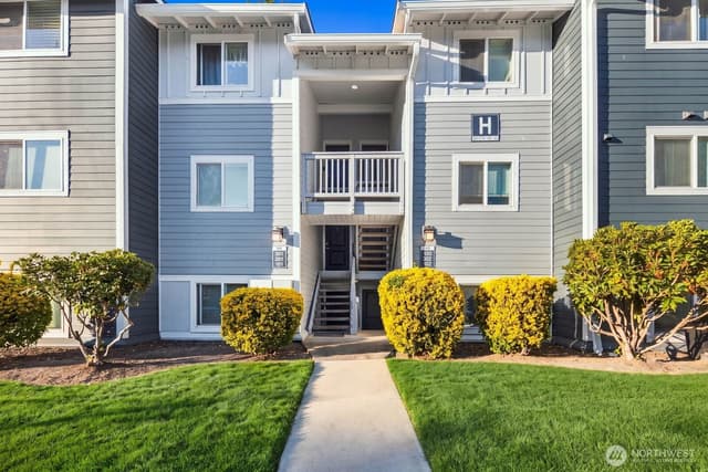 Property photo for 14124 NE 181st Place #H302, Woodinville photo 2