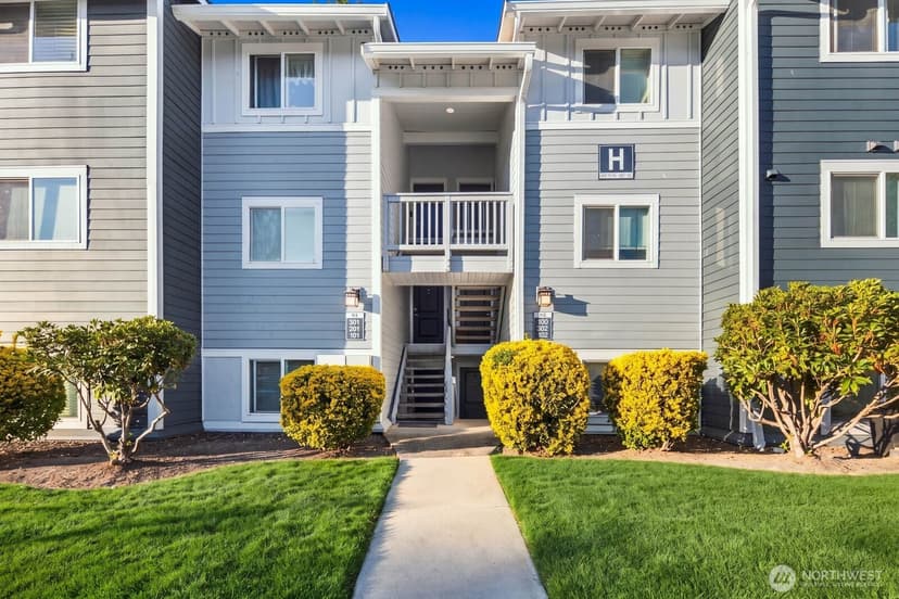 Property photo for 14124 NE 181st Place #H302, Woodinville photo 2