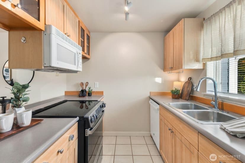 Property photo for 14124 NE 181st Place #H302, Woodinville photo 17