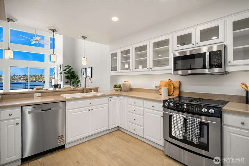 Property photo for 2400 8th Avenue N #2, Seattle photo 10