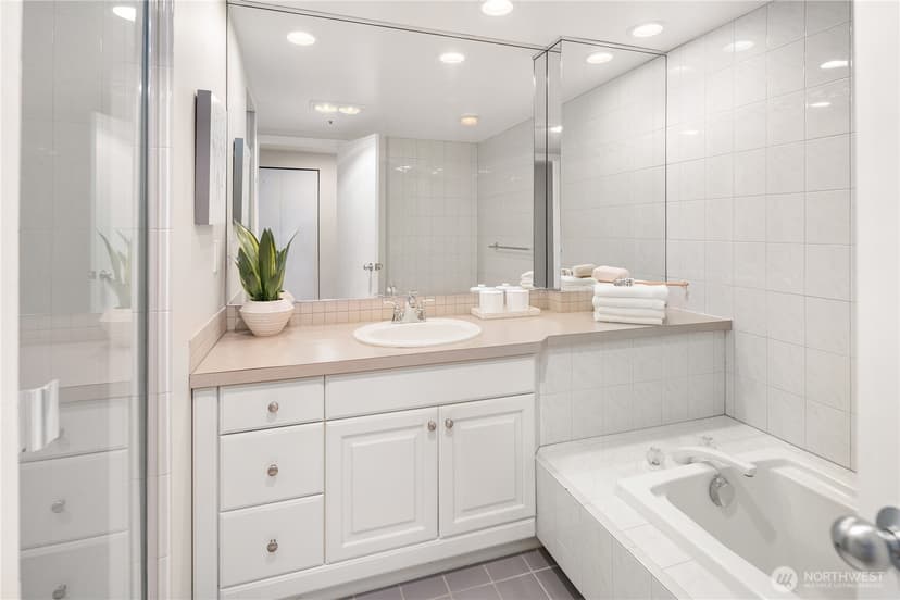Property photo for 2400 8th Avenue N #2, Seattle photo 17