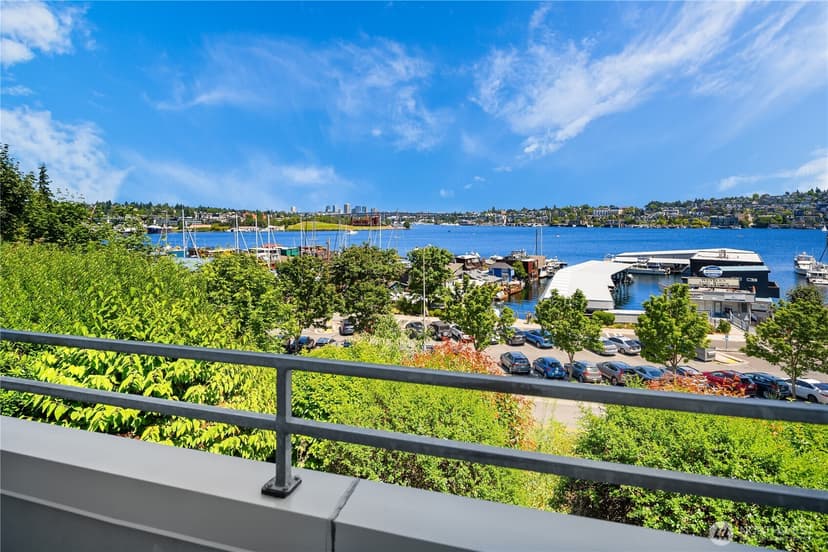 Property photo for 2400 8th Avenue N #2, Seattle photo 7