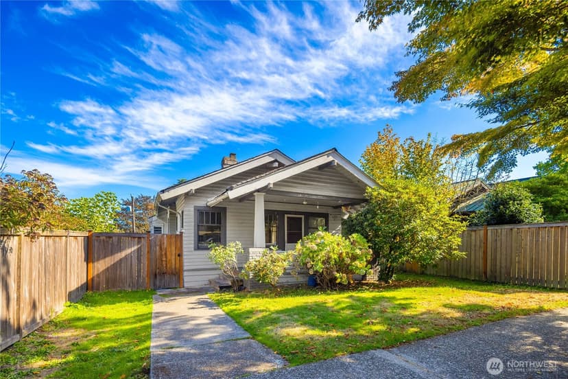 Property photo for 2570 5th Avenue W, Seattle