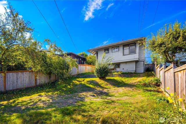 Property photo for 2570 5th Avenue W, Seattle photo 5