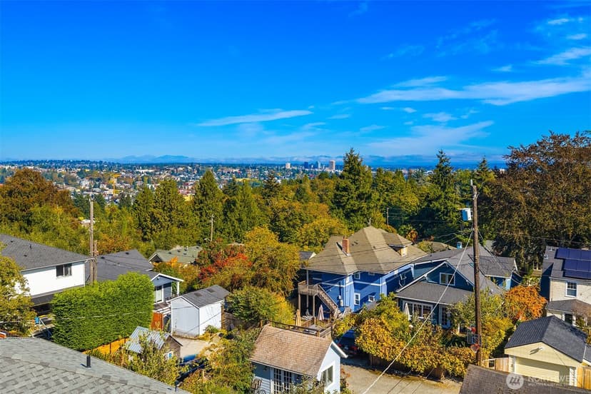 Property photo for 2570 5th Avenue W, Seattle photo 8