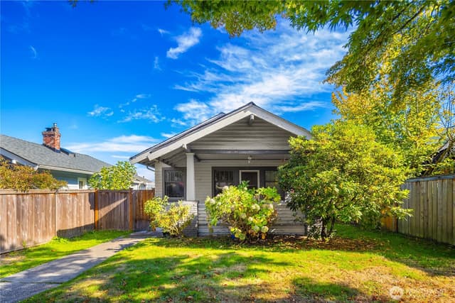 Property photo for 2570 5th Avenue W, Seattle photo 2