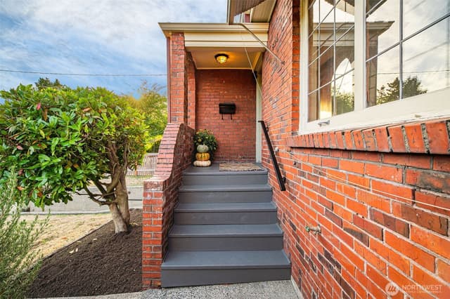 Property photo for 824 NW 57th Street, Seattle photo 4