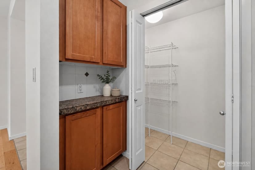 Property photo for 2901 NE Blakeley #401, Seattle photo 15