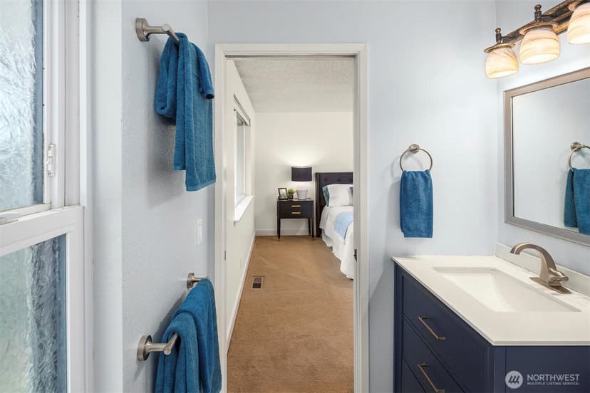 Property photo for 940 178th Place NE, Bellevue photo 22