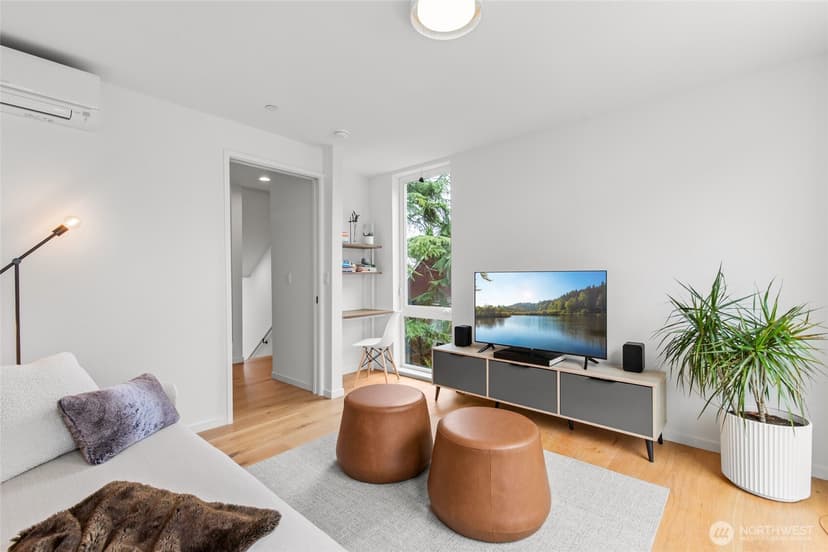 Property photo for 637 13th Avenue E, Seattle photo 21