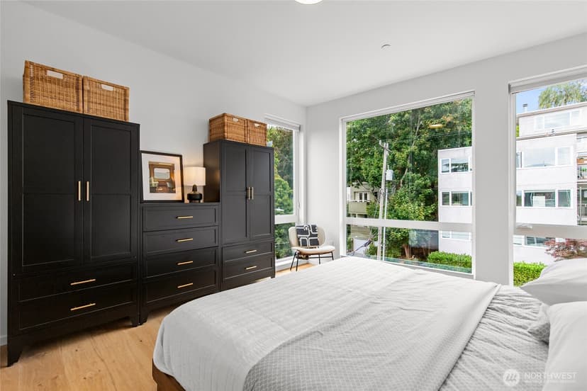 Property photo for 637 13th Avenue E, Seattle photo 25