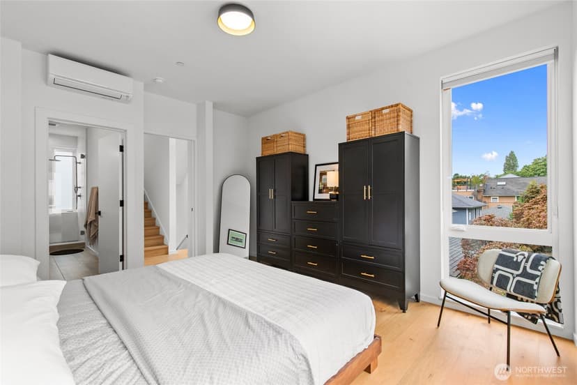 Property photo for 637 13th Avenue E, Seattle photo 26