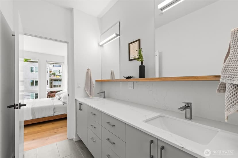 Property photo for 637 13th Avenue E, Seattle photo 28