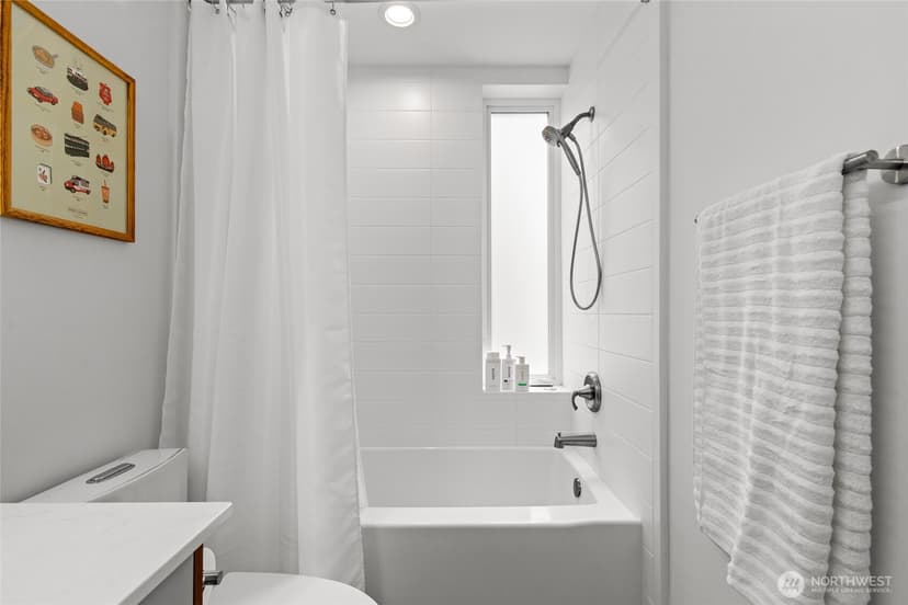 Property photo for 637 13th Avenue E, Seattle photo 23