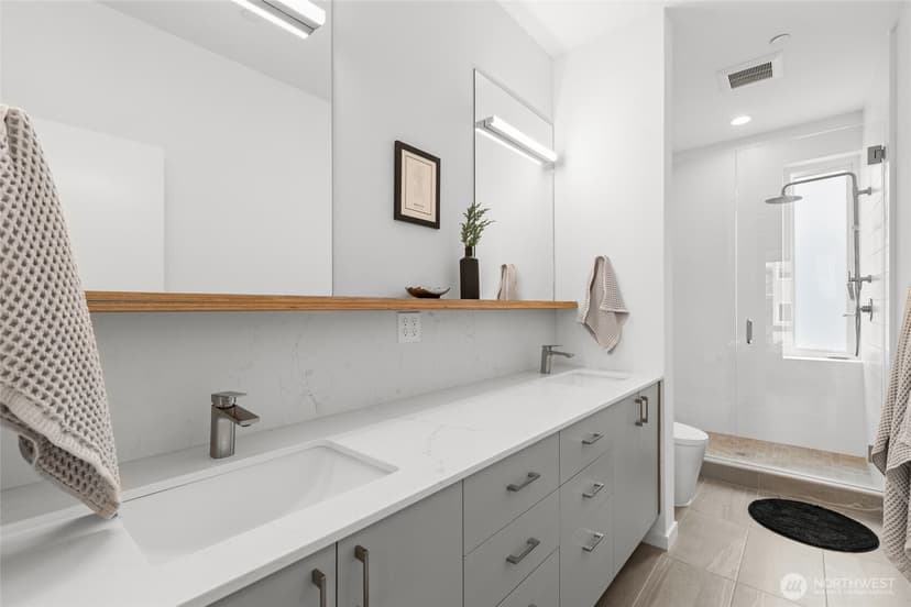 Property photo for 637 13th Avenue E, Seattle photo 27