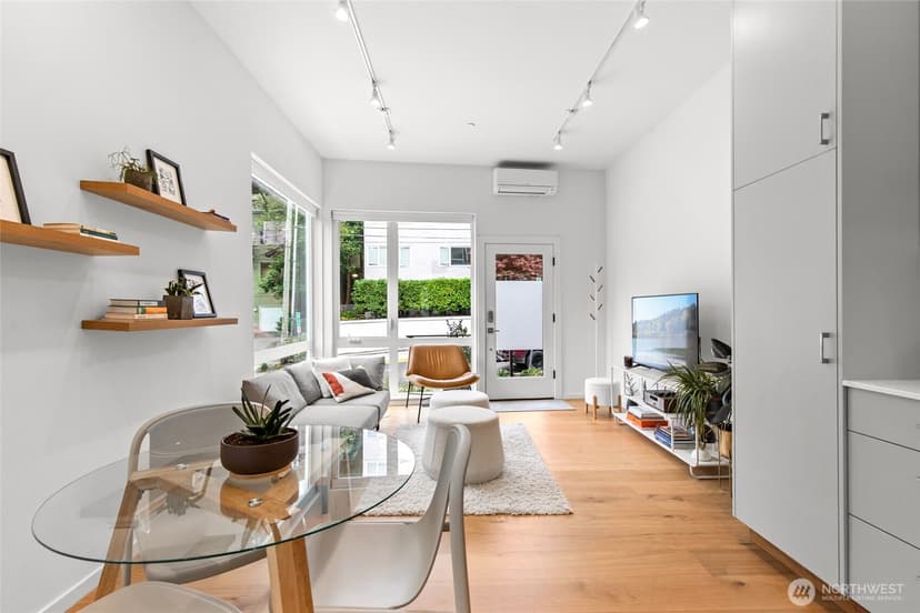 Property photo for 637 13th Avenue E, Seattle photo 10