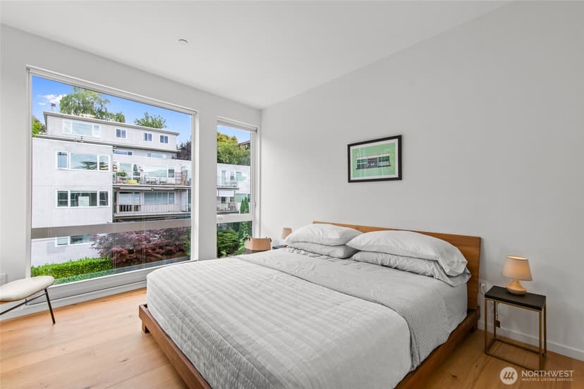 Property photo for 637 13th Avenue E, Seattle photo 24