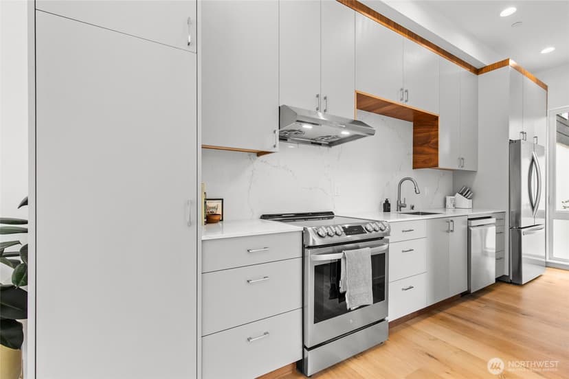 Property photo for 637 13th Avenue E, Seattle photo 13