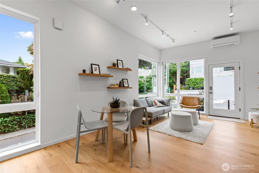 Property photo for 637 13th Avenue E, Seattle photo 6
