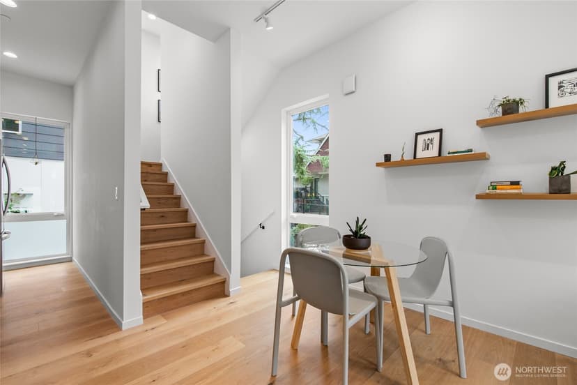 Property photo for 637 13th Avenue E, Seattle photo 12