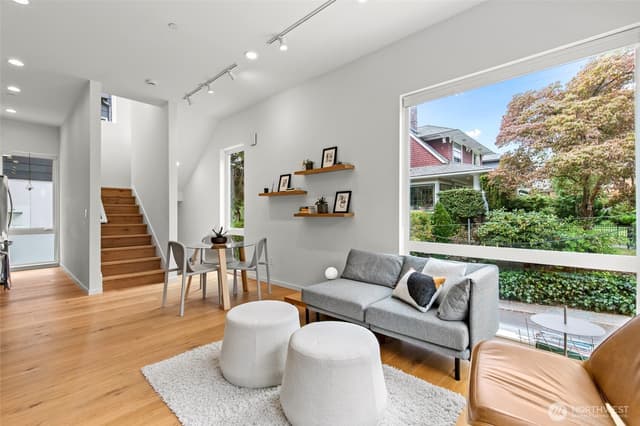 Property photo for 637 13th Avenue E, Seattle photo 5