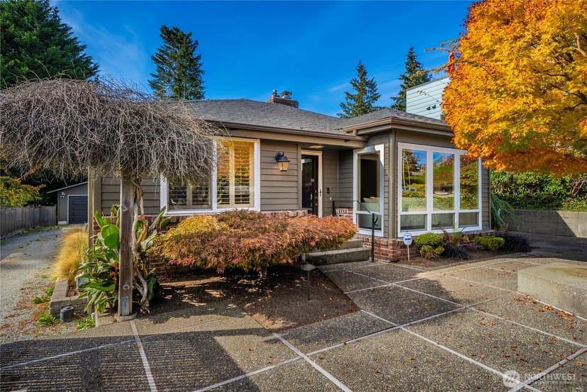 Property photo for 10501 39th Avenue SW, Seattle photo 2
