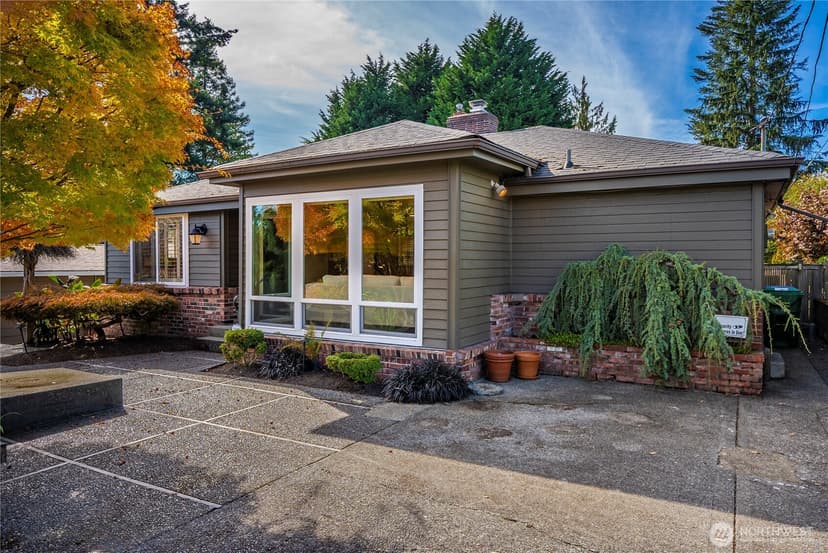 Property photo for 10501 39th Avenue SW, Seattle photo 3