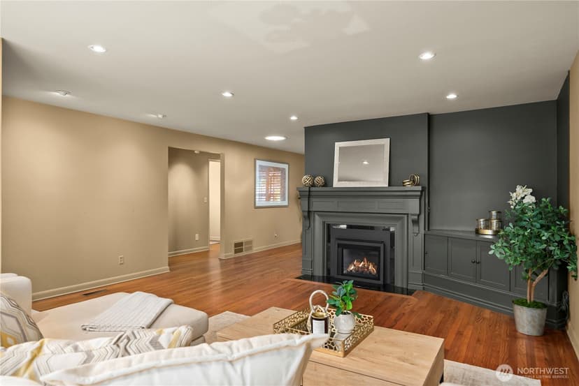 Property photo for 10501 39th Avenue SW, Seattle photo 11