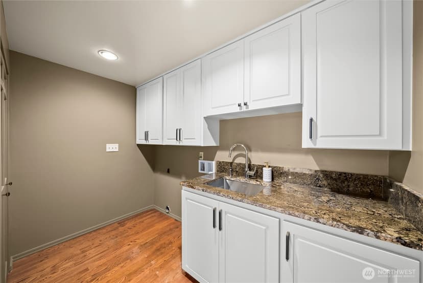 Property photo for 10501 39th Avenue SW, Seattle photo 28