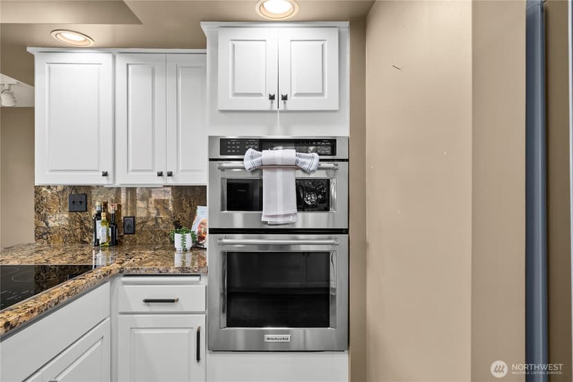 Property photo for 10501 39th Avenue SW, Seattle photo 18