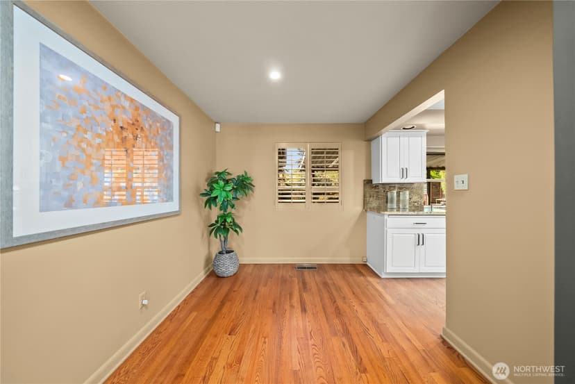 Property photo for 10501 39th Avenue SW, Seattle photo 12