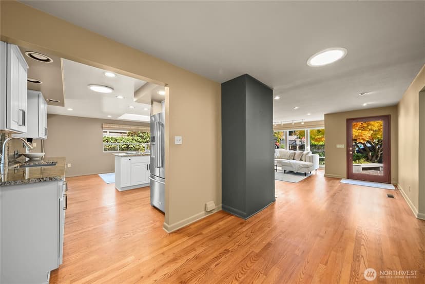 Property photo for 10501 39th Avenue SW, Seattle photo 13