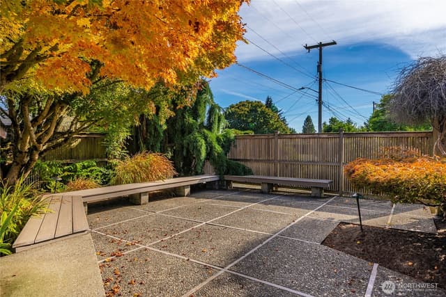 Property photo for 10501 39th Avenue SW, Seattle photo 4