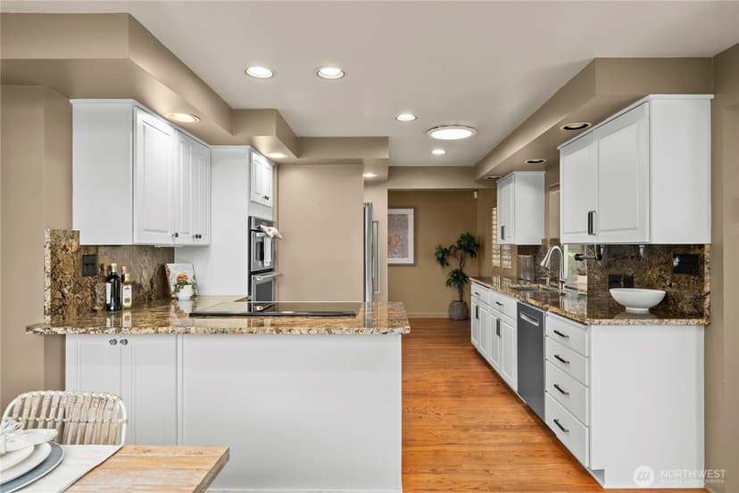 Property photo for 10501 39th Avenue SW, Seattle photo 15